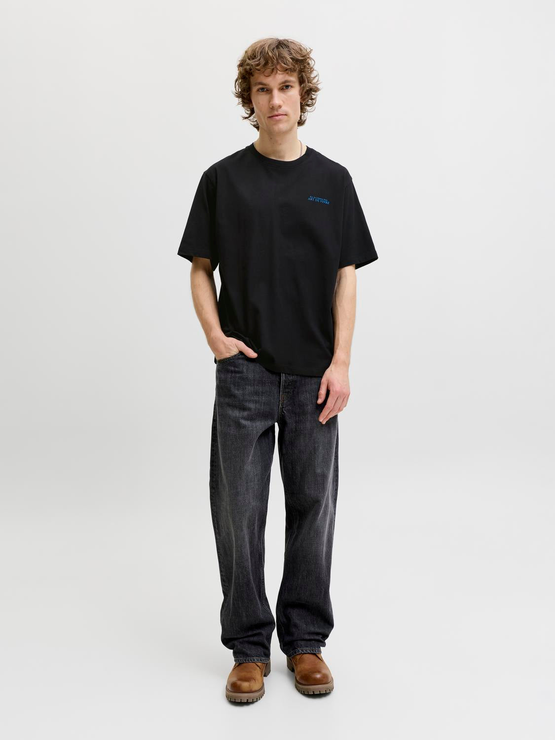 model_shot-front_full